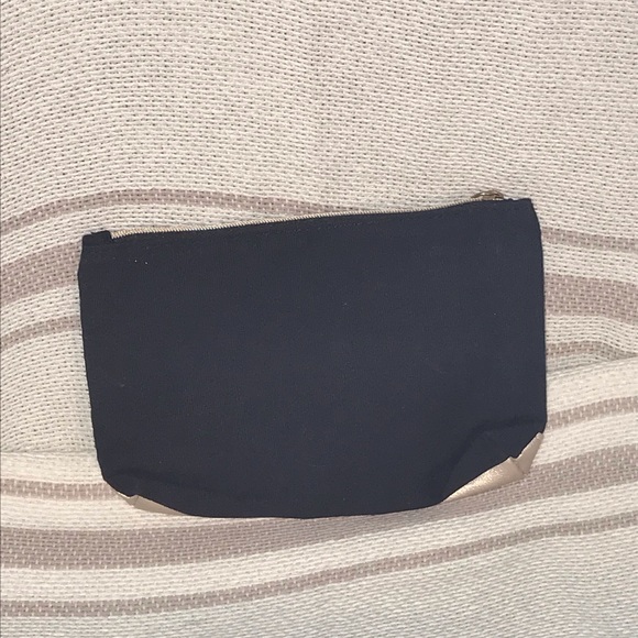 Makeup bag with eyelash design - Picture 2 of 2